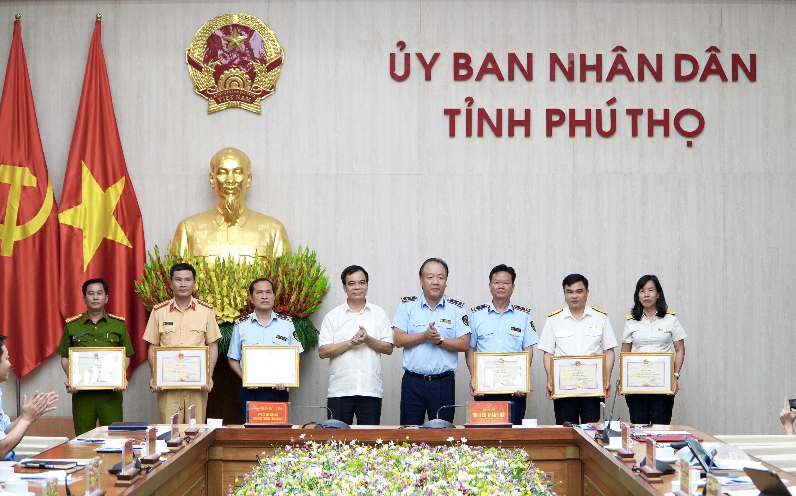 Cục QLTT tỉnh Phú Thọ nhận Bằng khen tập thể xuất sắc trong Công tác Chống buôn lậu, gian lận thương mại, hàng giả năm 2023