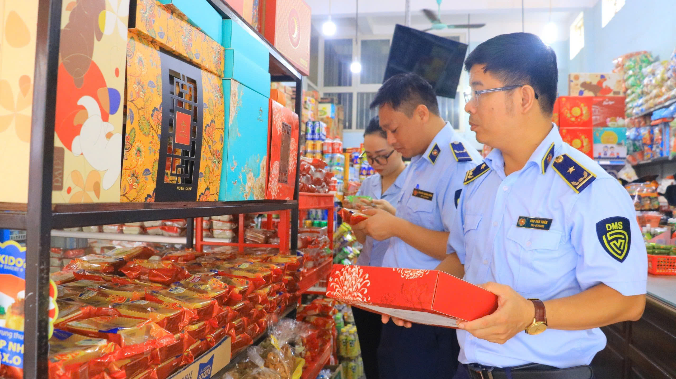 Cục QLTT tỉnh Vĩnh Phúc: Tăng cường kiểm tra, kiểm soát thị trường dịp Tết Trung thu và kiểm tra chất lượng hàng hóa đến hết năm 2024.